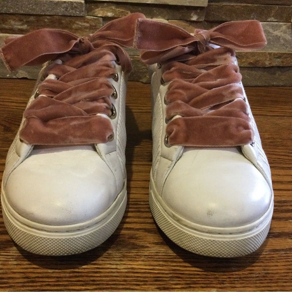 FENDI Sneakers with blush Ribbon